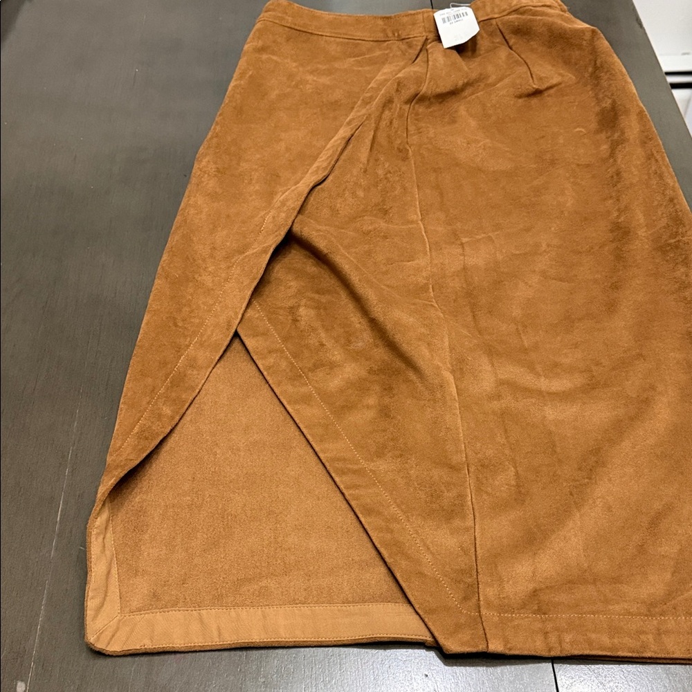 Abercrombie & Fitch Suede Midi Skirt in Camel - Picture 4 of 6